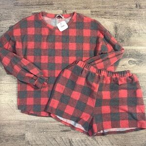 ❌ LAST CHANCE ❌ Super soft red plaid PJ set NWT